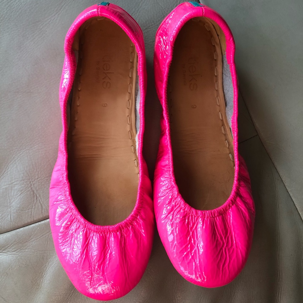 Pop pink Tieks size 9, great condition!